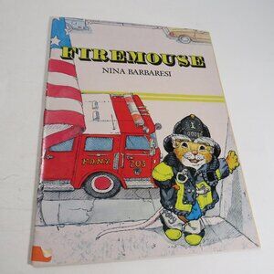Firemouse 1980s (Old Thin Pages)Weekly Reader Paper Back Firefighter
